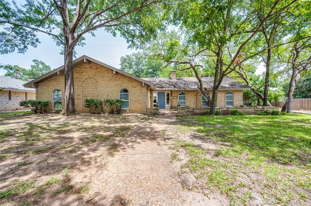 1710 Green Oaks Dr in Irving, TX - Building Photo