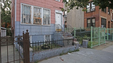 779 Logan St in Brooklyn, NY - Building Photo - Building Photo