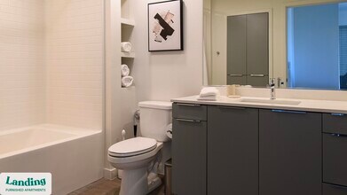 9235 W Russell Rd, Unit 213 in Las Vegas, NV - Foto de edificio - Building Photo