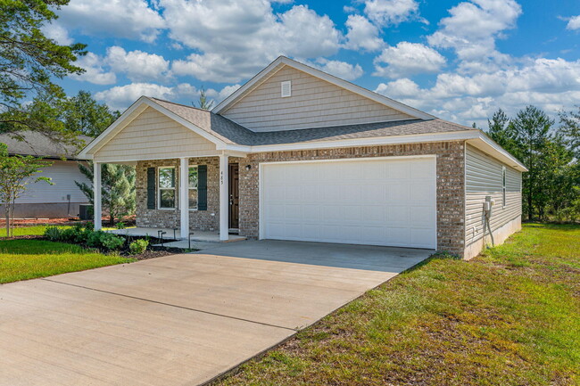 485 Hunters Ridge Rd in Defuniak Springs, FL - Building Photo - Building Photo