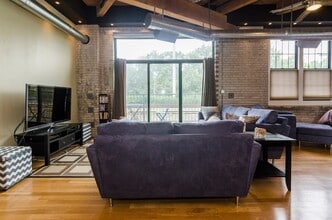 43 Charlton St, Unit B-105 in Everett, MA - Building Photo - Building Photo