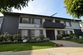 Stanley Gardens in Los Angeles, CA - Foto de edificio - Building Photo