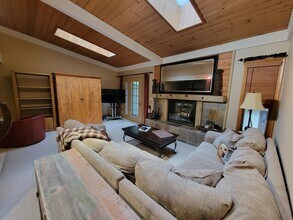 2540 Kinnikinnick Rd in Vail, CO - Building Photo - Building Photo