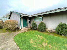 1330 S Ivy St in Cornelius, OR - Building Photo