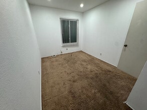 521 Locust Dr in Vallejo, CA - Building Photo - Building Photo