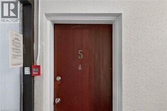 237 Mohawk Rd E in Hamilton, ON - Building Photo - Building Photo