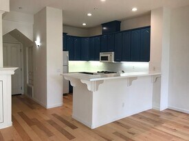 923 Lawrence Dr in San Luis Obispo, CA - Building Photo