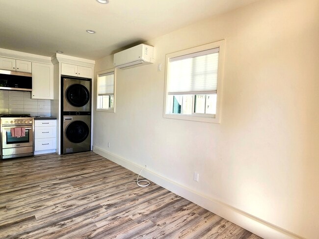 6235 Aura Ave, Unit 6237 in Tarzana, CA - Building Photo - Building Photo