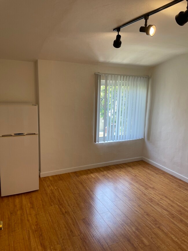 Westwood Plaza Apartments in Los Angeles, CA - Building Photo - Building Photo