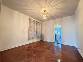 2566 46th St, Unit 1 in Astoria, NY - Building Photo