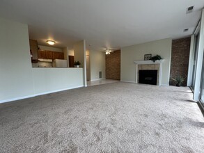6020 Oakwood Dr in Lisle, IL - Building Photo - Building Photo