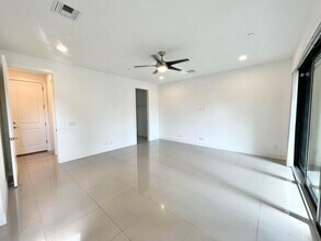 4079 Faraday Wy in Palm Beach Gardens, FL - Building Photo - Building Photo