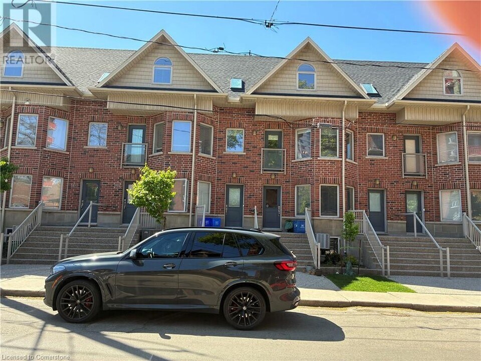 156 Catharine St S in Hamilton, ON - Building Photo