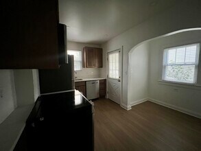 897 Thomas Rd in Grandview Heights, OH - Foto de edificio - Building Photo