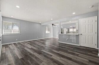 2049 Hudson Way in Sacramento, CA - Building Photo - Building Photo