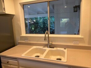 465 El Sueno Rd in Santa Barbara, CA - Building Photo - Building Photo