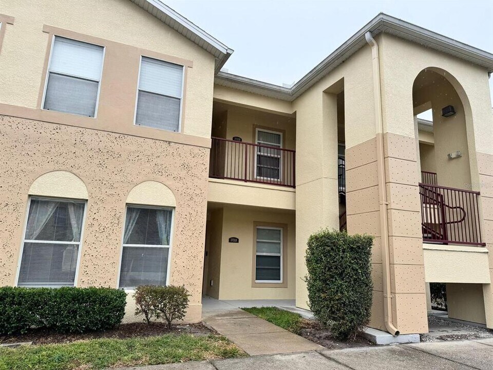 2732 Club Cortile Cir in Kissimmee, FL - Building Photo