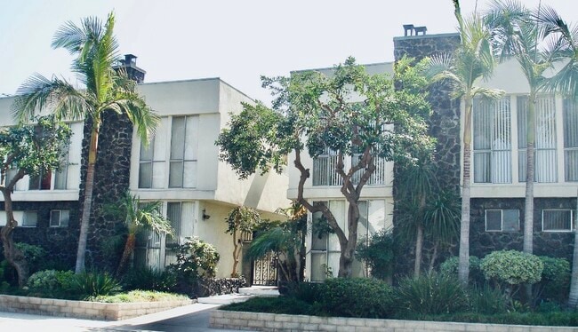 2714 W Clark Ave
