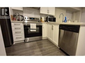 23944-23104 104 Ave in Maple Ridge, BC - Building Photo