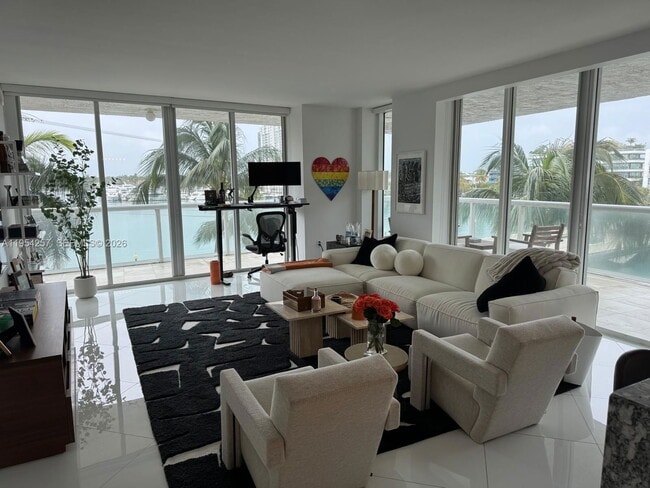 10 Venetian Way in Miami Beach, FL - Building Photo - Building Photo