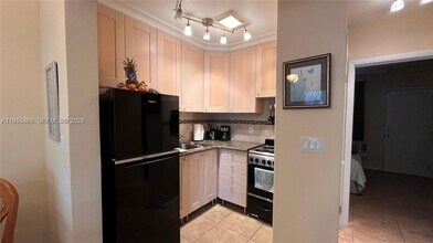 2001 S Ocean Dr in Hallandale Beach, FL - Building Photo - Building Photo