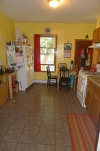 64 1/2 Day St, Unit #1 in Boston, MA - Foto de edificio - Building Photo