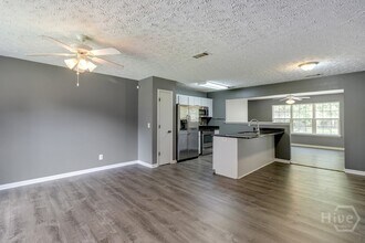 402 Sterling Creek Dr in Richmond Hill, GA - Building Photo - Building Photo