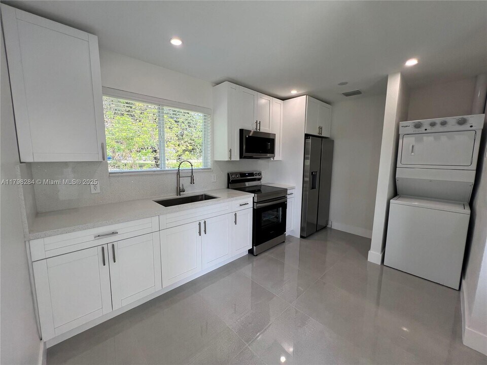 5300 NW 25th Ave in Miami, FL - Building Photo