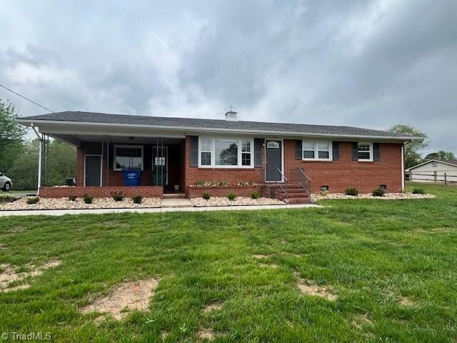 318 Welch Rd in Mount Airy, NC - Building Photo