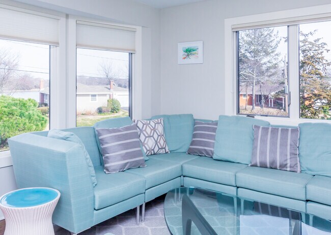 6 Sunset Dr in Sag Harbor, NY - Building Photo - Building Photo