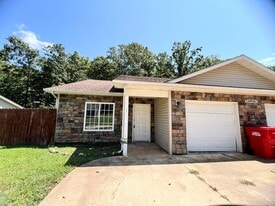 24926 Talladega Rd in St. Robert, MO - Building Photo