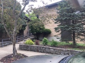 3581 Amberacres Dr, Unit Apt 4 in Cincinnati, OH - Building Photo