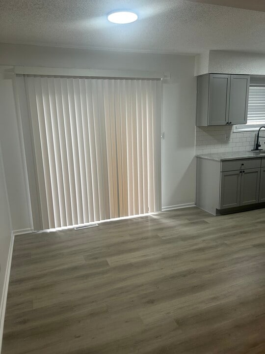 3803 NE Colonial Dr, Unit 3803 in Lee's Summit, MO - Foto de edificio