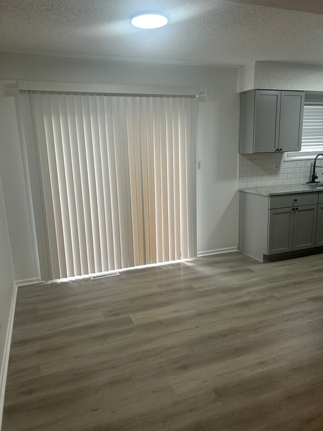 3803 NE Colonial Dr, Unit 3803