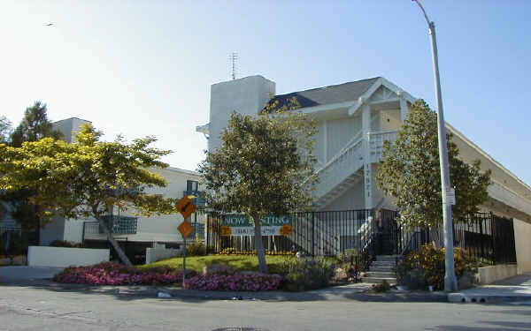 Halsted Garden Apartments in Northridge, CA - Building Photo - Building Photo