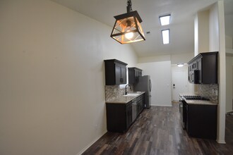 4604 Polo Jump Ct in Bakersfield, CA - Foto de edificio - Building Photo