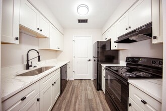 Shadow Ridge Apartments in Belleville, IL - Building Photo - Building Photo