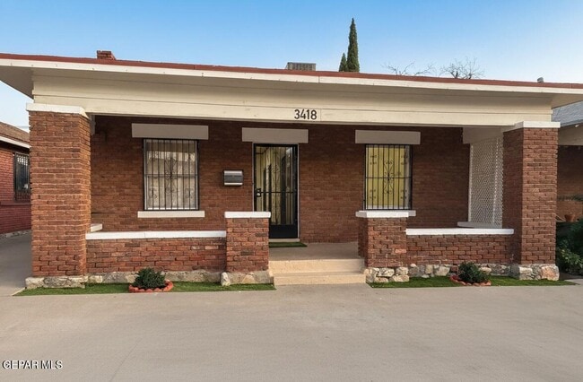 property at 3418 Pershing Dr