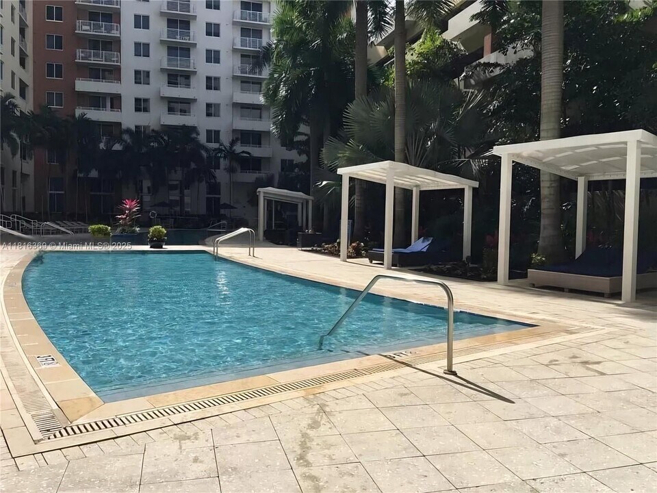 2775 NE 187th St, Unit 622 in Miami, FL - Building Photo