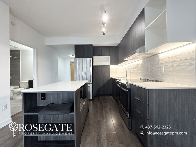 2520 2520 Eglinton Ave W in Mississauga, ON - Building Photo - Building Photo