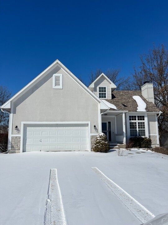 1401 Summit Crest Ct in Warrensburg, MO - Building Photo