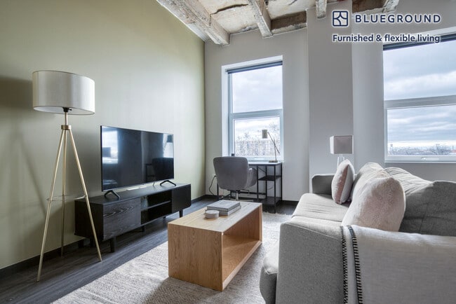150 N Ashland Ave-Unit -FL4-ID1051 in Chicago, IL - Building Photo - Building Photo