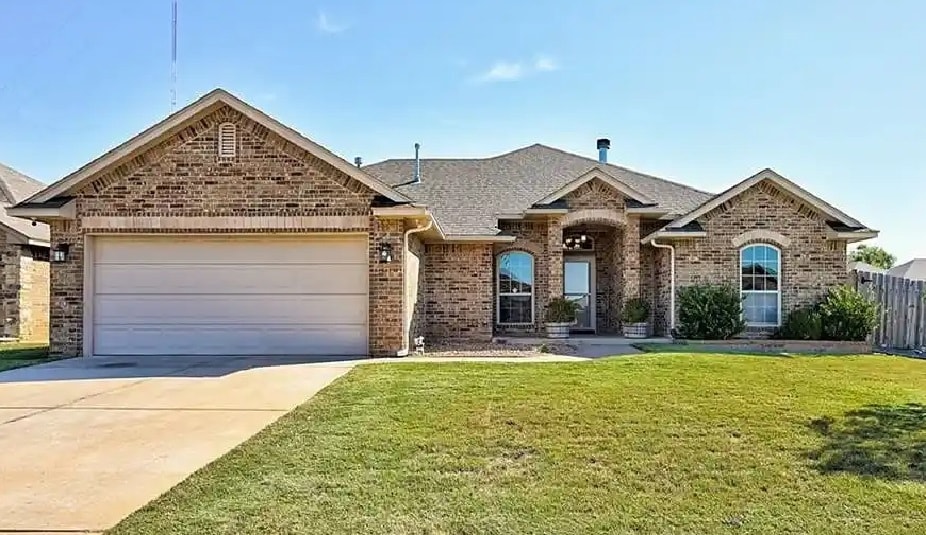 3300 Marilyn Dr in Moore, OK - Building Photo