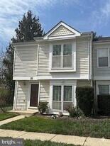 326 Lancaster Square in Sterling, VA - Building Photo