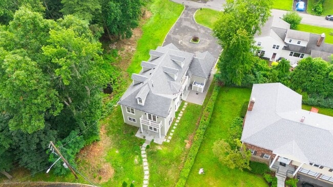 1 Kewanee Rd in New Rochelle, NY - Building Photo - Building Photo