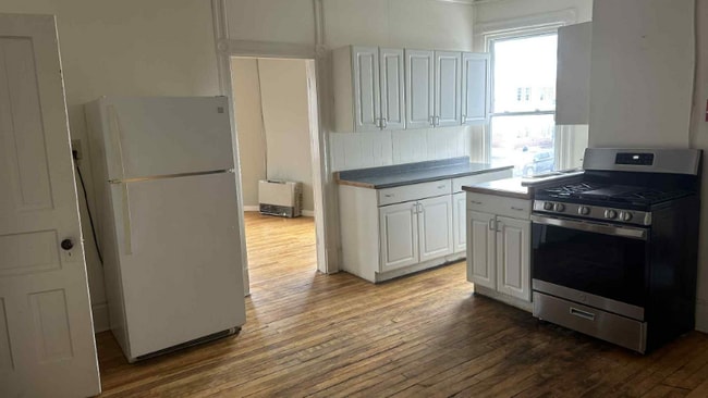 462 Railroad St in St Johnsbury, VT - Building Photo - Building Photo