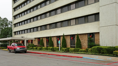 Presbyterian Apartments in Huntsville, AL - Building Photo - Building Photo