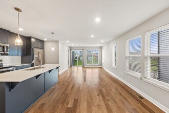 13305 W 180th St in Overland Park, KS - Foto de edificio - Building Photo