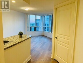 10-810 Northtown Way in Toronto, ON - Building Photo - Building Photo