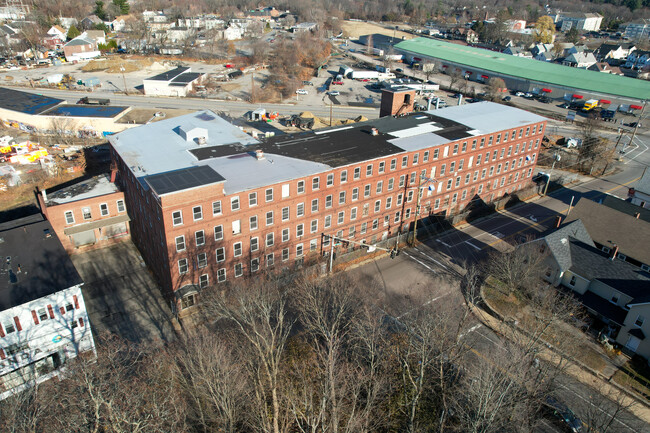 110 E Hollis St in Nashua, NH - Building Photo - Building Photo